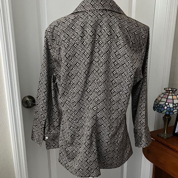 Talbots Geometric Black and White Button Down Shirt SZ 16 NWOT - Picture 6 of 6